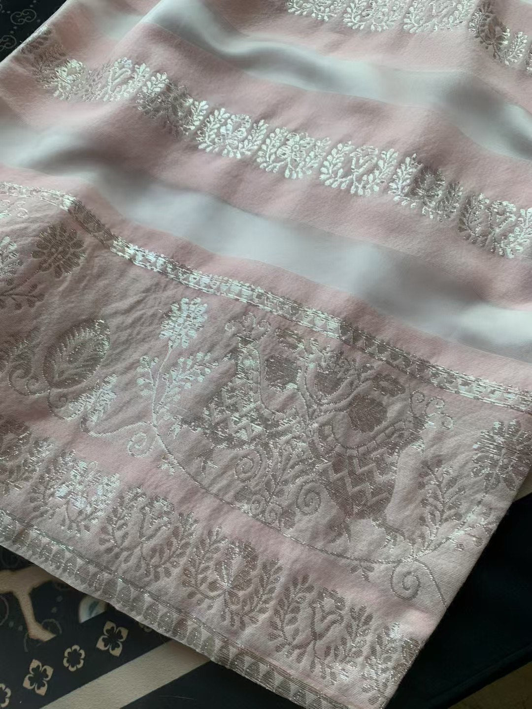 60年代 - 两件邵氏女星 范丽同款的绝美馆藏级姐妹古董袍 / 1960s - Two Exquisite, Museum-Grade Sister Vintage Qipaos in the Style Worn by Shaw Brothers Actress Fan Li.