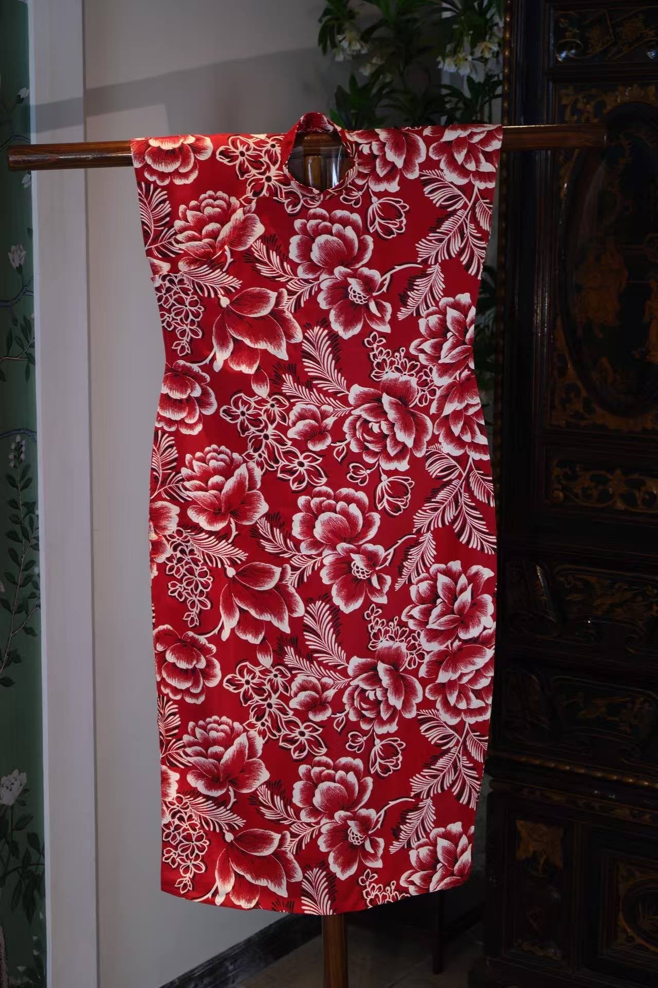 40年代 - 民国四十年代洋红泼墨牡丹纹古董旗袍 | 1940s - 1940s Carmine "Splashed-Ink" Peony Antique Qipao