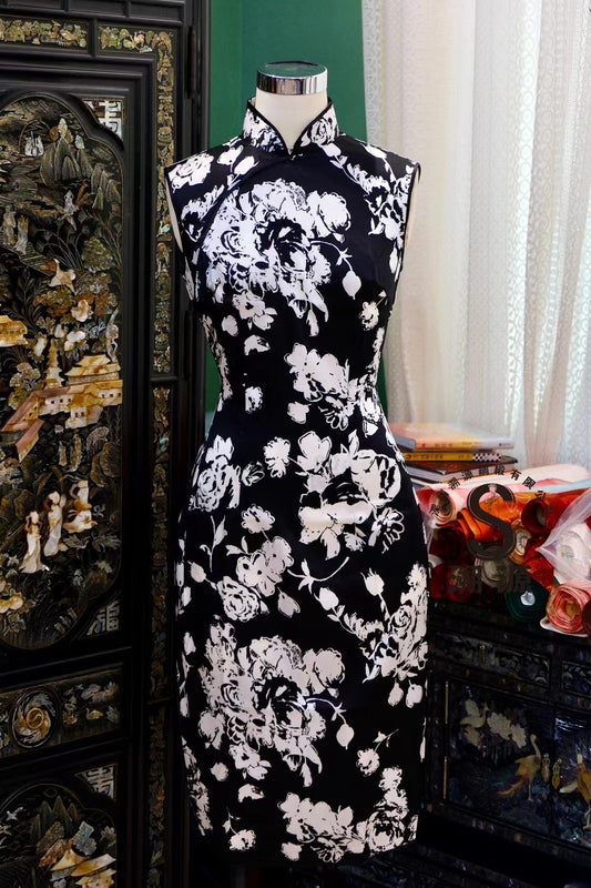 客定结缘 -【致敬花样年华·黑白映画】纯粹反差花卉定制旗袍 | Customized Design - 【Homage to In the Mood for Love · Black and White Canvas】Pure Contrast Floral Custom Qipao