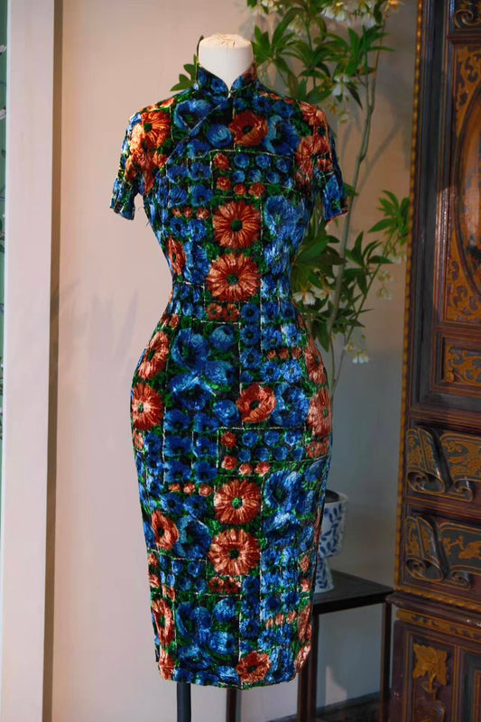 60年代 - 手绘水彩装饰艺术金丝绒台湾产古董旗袍 | 1960s - A Vintage 1960s Taiwanese Cheongsam in Hand-Painted Art Deco Velvet