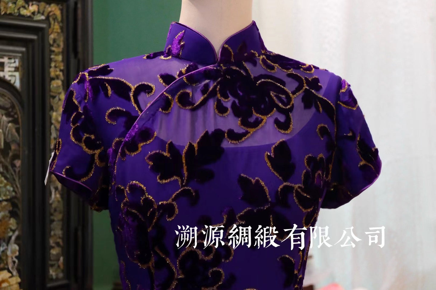 客定结缘 - 魅影丝绒·幽紫轻纱金线浮雕短袖旗袍礼裙 | Customized Design - "Velvet Phantom" - Mysterious Violet Sheer Fabric Qipao Gown with Gold-Thread Devoré Appliqué