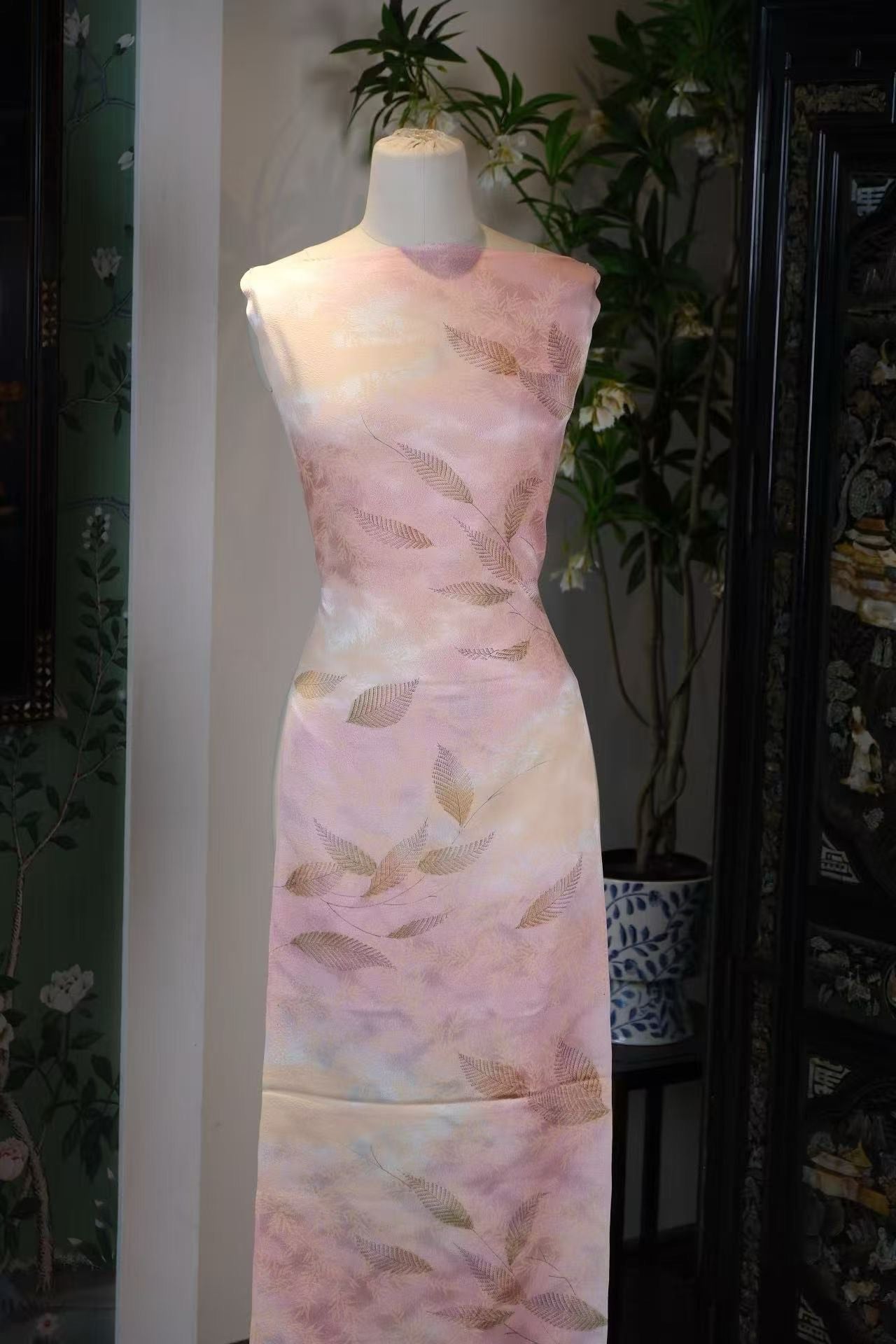 布料名 - 晓露听风 / Fabric Name - Morning Dew Whispers