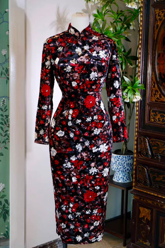 60年代 -《暗香盈袖：六十年代香港金丝绒印花旗袍》| 1960s - Fragrance Fills the Sleeves: A 1960s Hong Kong Velvet Print Antique Qipao