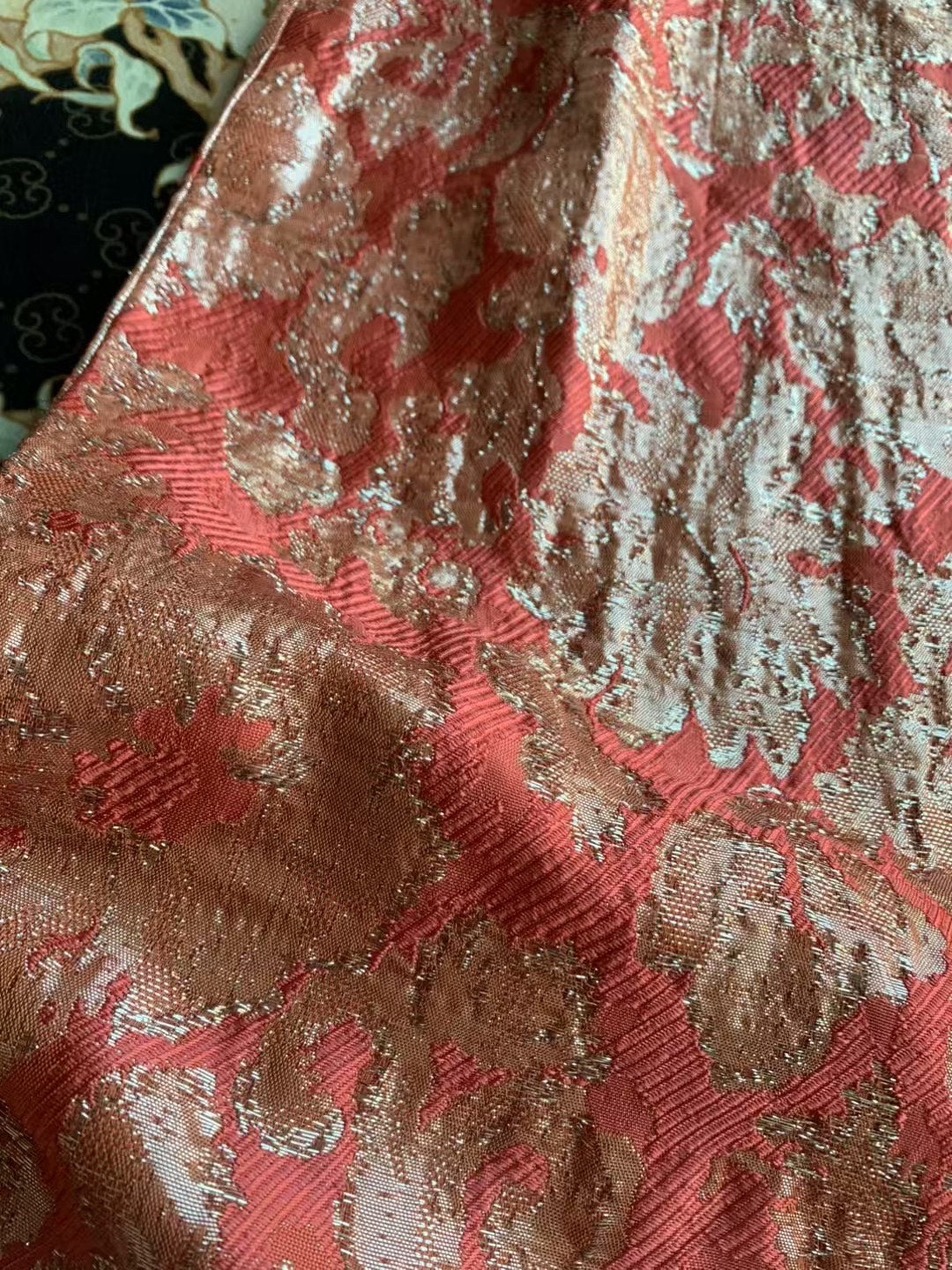 60年代 - 夏日西柚・姐妹花：法式蕾絲挖胸款＆織銀花卉氣泡粉古董港式旗袍套組 / 1960s - Summer Grapefruit Duo - Sister Act: French Lace Keyhole Qipao & Silver-Woven Floral Bubblegum Pink Antique Hong Kong Qipao Set