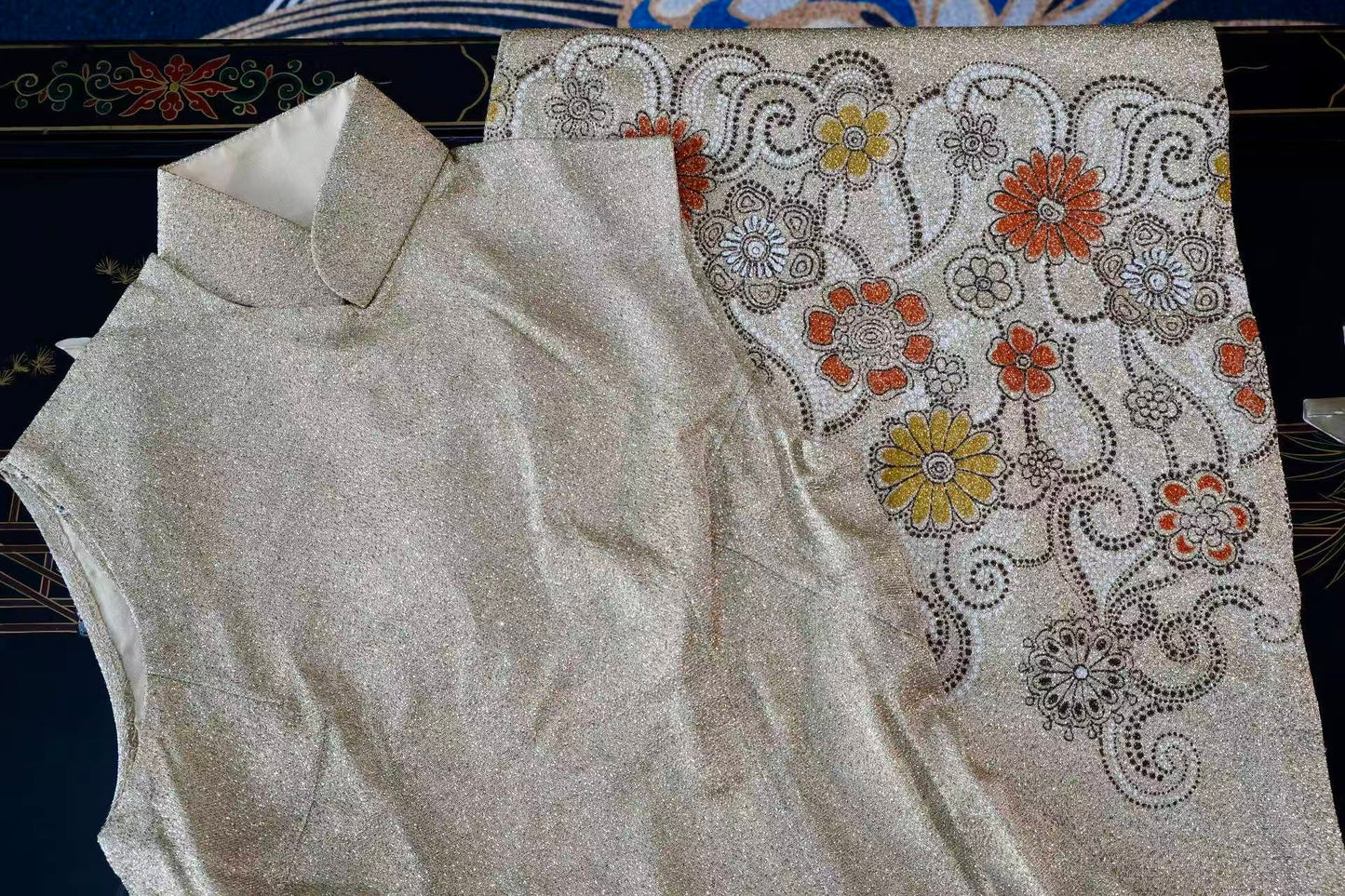 60年代 - 六十年代织金旗袍：织就时光的华章| 1960s - 1960s Brocade Cheongsam: A Woven Masterpiece of Time