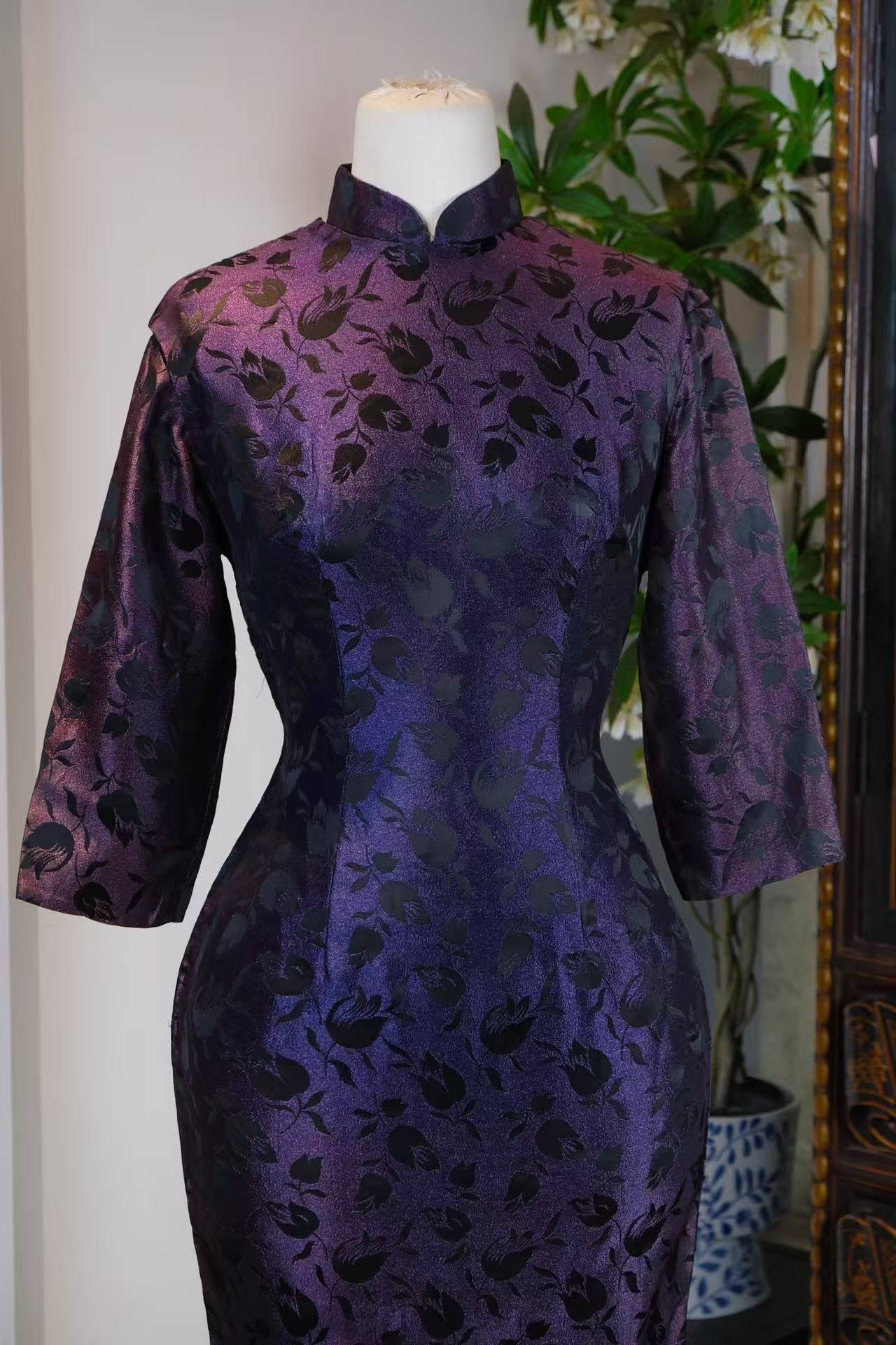 60年代 - 紫金幻色·六十年代香港提花织金渐变古董旗袍 | 1960s - Phantom Purple &amp; Gold: 1960s Hong Kong Gold-Jacquard Gradient Antique Qipao