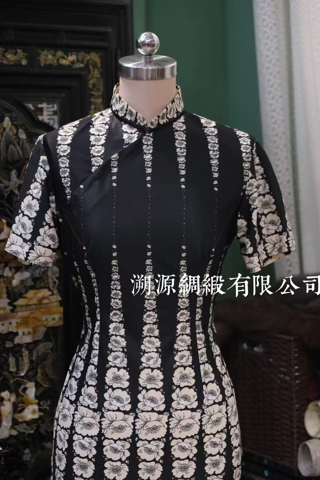 60年代 - 六零年代・午夜花園・黑白裝飾藝術・繁花盛放古董港式旗袍 / 1960s - The Sixties Art Deco Floral - Midnight Garden - Black and White Bloom Antique Hong Kong Qipao