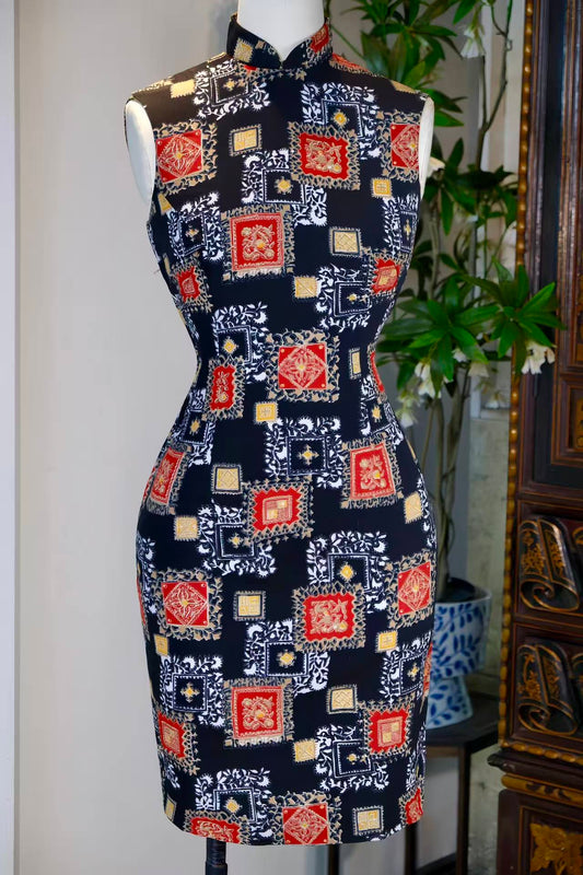 60年代 - 时光锦书·1960年代香港产玄黑丝绸蒙德里安风格几何抽象印花古董旗袍 | 1960s - Timeless Brocade: A 1960s Hong Kong Vintage Black Silk Cheongsam with Mondrian-Style Geometric Abstract Print