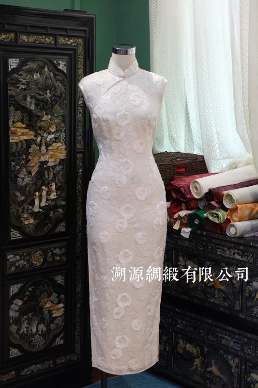 60年代 - 古董级：60年代汉白玉色纯手工立体织花无袖曳地港式旗袍 | 1960s - Antique Collector's Piece: 60s Ivory Handcrafted 3D Floral Lace Sleeveless Maxi Qipao