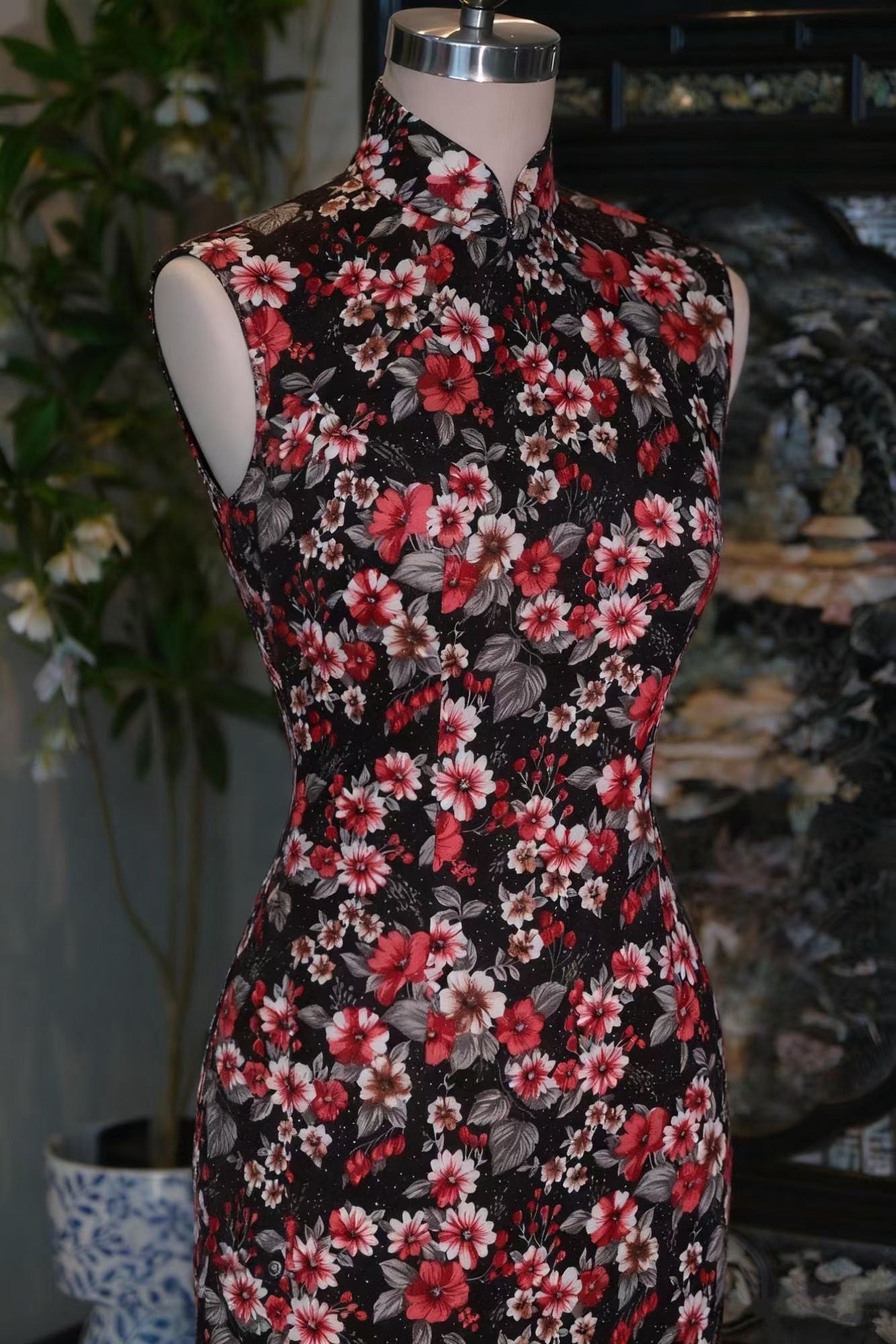 60年代 - 织银针织印花古董港式旗袍 / 1960s - A Pair of Vintage Hong Kong-Style Qipaos featuring Rare Knit Floral Print and Lurex Detailing