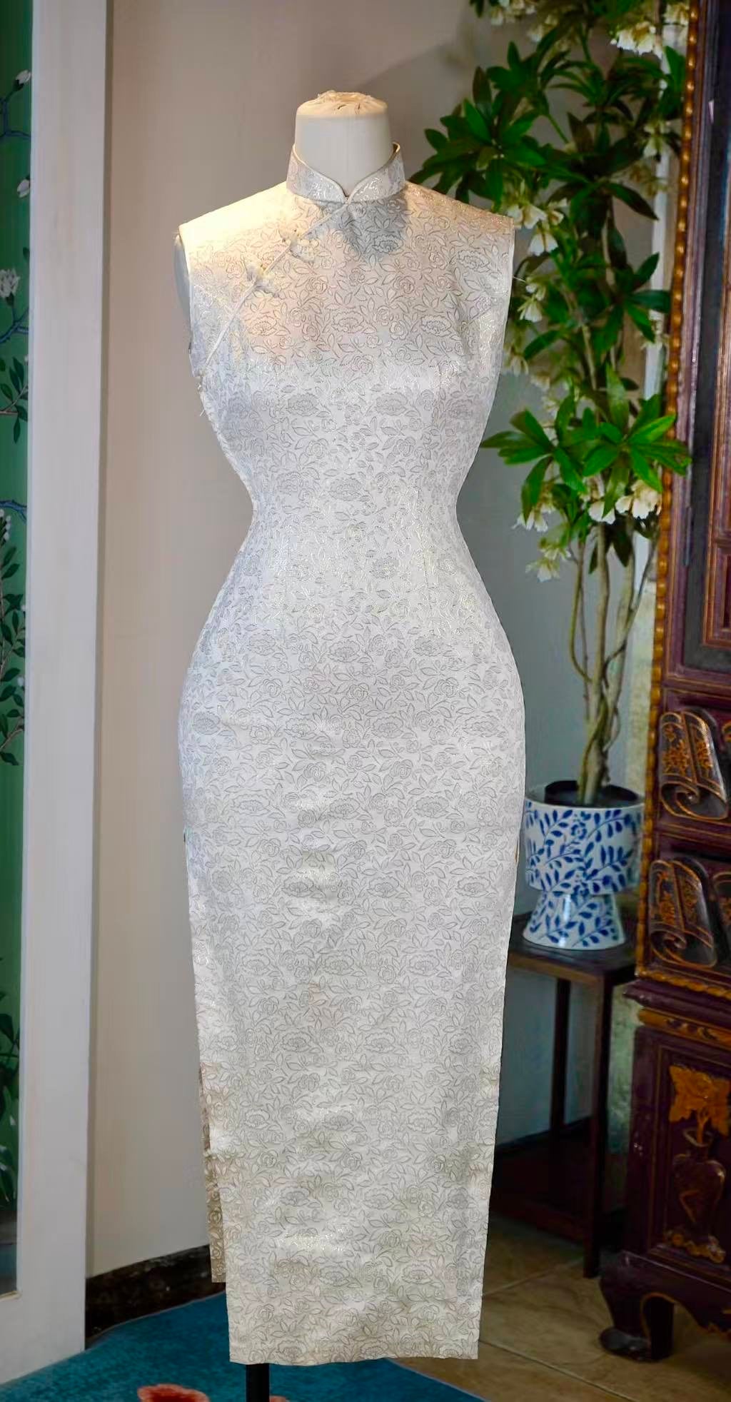 60年代 - 六十年代台湾织金提花锦缎曳地古董旗袍 | 1960s - 1960s Taiwan Gilded Jacquard Brocade Floor-Length Qipao