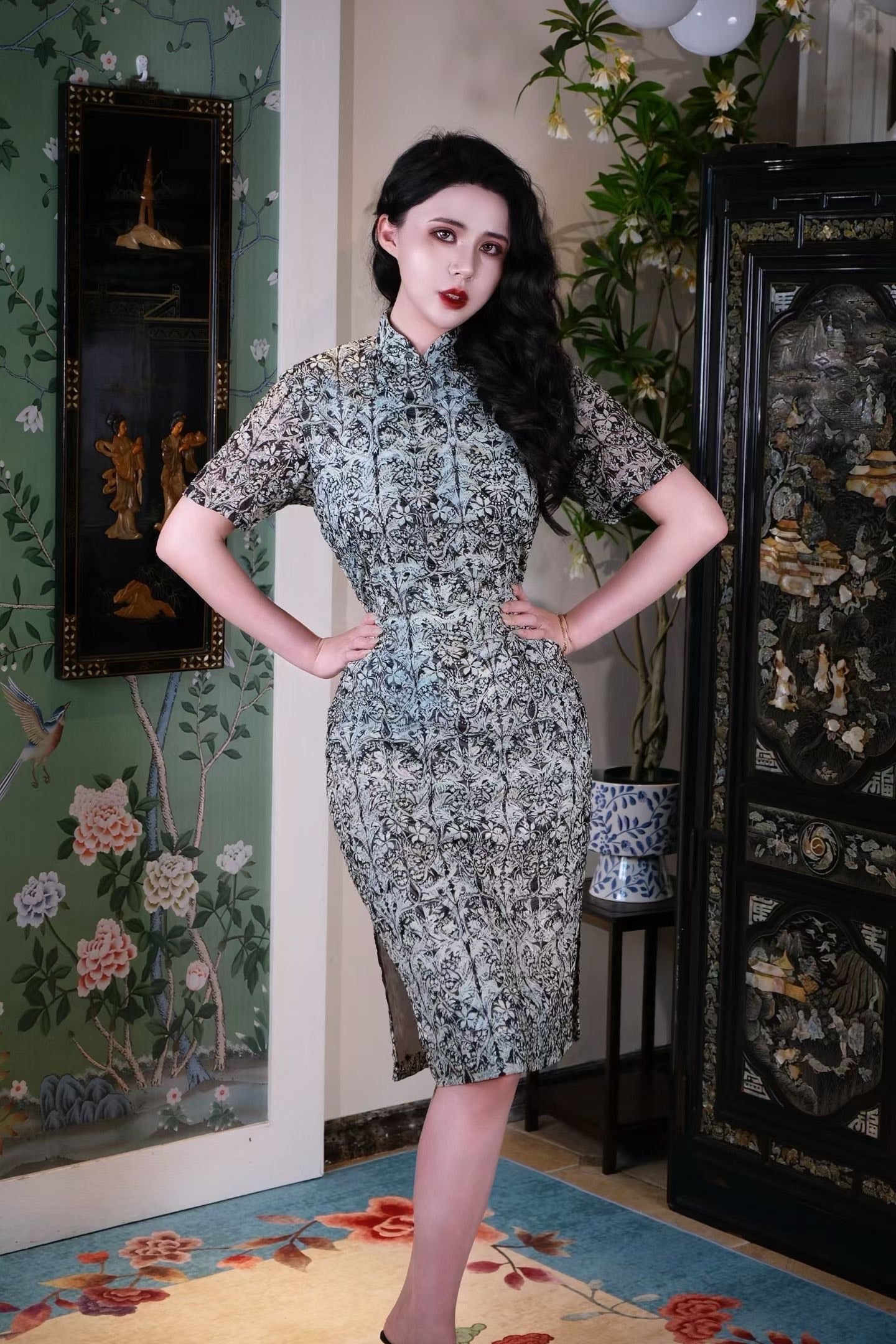 50年代 - 「波斯藤蔓」古董级薄纱提花短袖修身旗袍：黑灰星轨纹样与异域花卉图案 / 1950s - The "Persian Vine" Collection: 1950s Vintage Sheer Silk/Gauze Qipao with Exquisite Brocade/Jacquard Pattern, Featuring Exotic Flora and Black-Grey Astral Motifs.