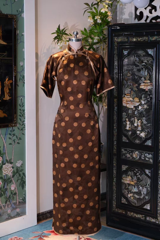 出售样衣 -《摩登茶韵·36姆米重缎牡丹提花波点香云纱旗袍》|  Sample Sale -《Modern Tea Ripple·The Polka Dot Qipao in 36 Momme Heavy Satin Peony Jacquard Mud Silk》