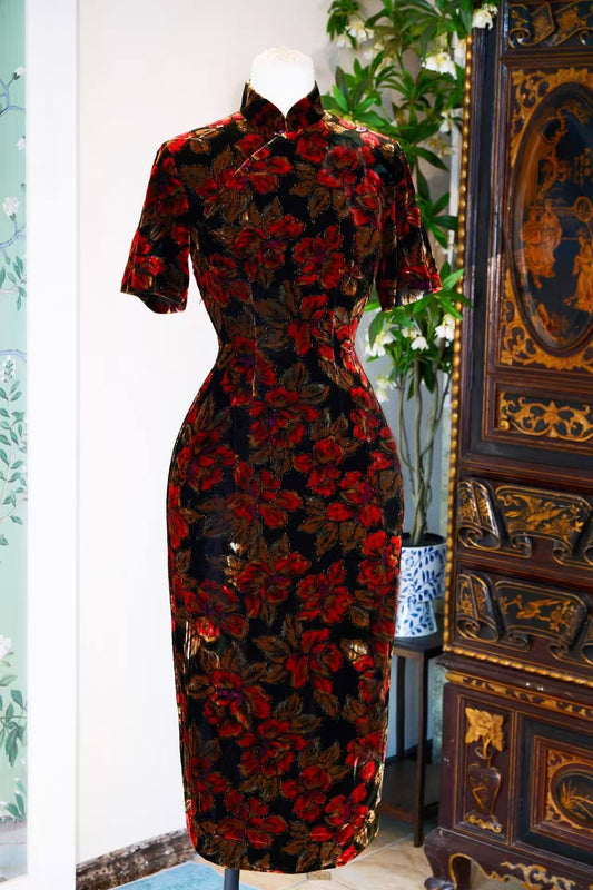 60年代 - 香港产手绘描金油画古董旗袍| 1960s - A Vintage Hong Kong Hand-Painted Gilt-Accented Oil-Paint Cheongsam