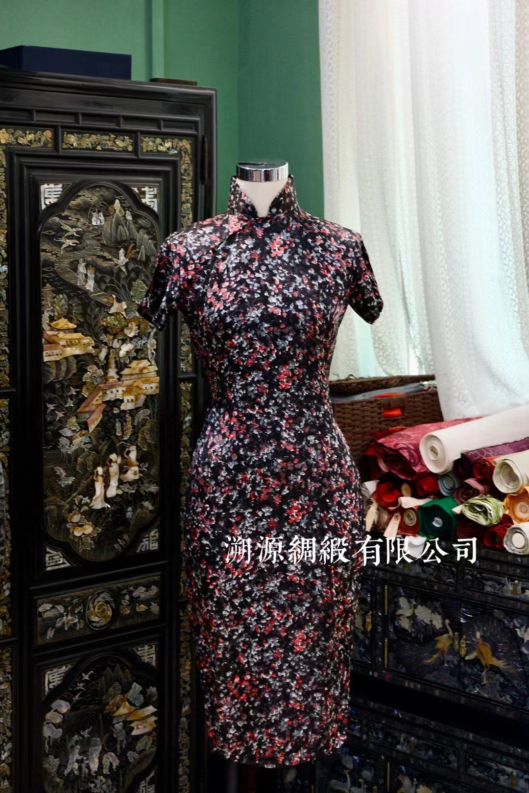 50年代 -【馆藏级珍稀·1950s 大陆产】夜色踏雪寻梅油画风格古董旗袍 | 1950s - 【Curatorial Grade Rarity · 1950s Mainland China】Ink Night Plum Oil Painting Antique Qipao