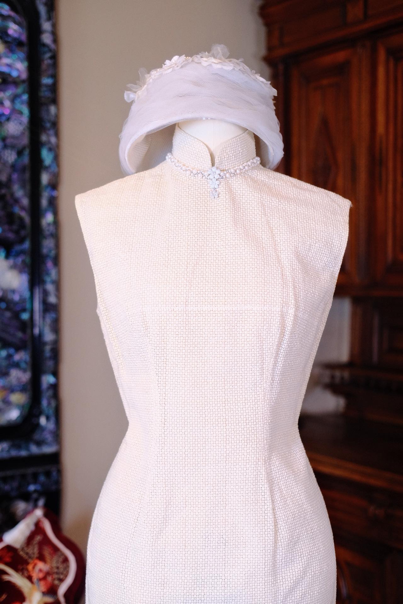 60年代 - 米白蕾丝：针脚里的温柔叙事 | 1960s - Cream Lace: A Tender Narrative Formed in Every Stitch