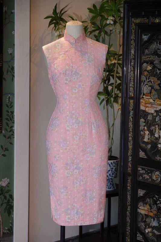 60年代 - 樱粉少女心・法式花卉刺绣镂空・维多利亚浪漫古董港式旗袍 / 1960s - Cherry Blossom Ingenue: French Floral Embroidery & Broderie Anglaise Vintage Hong Kong Qipao