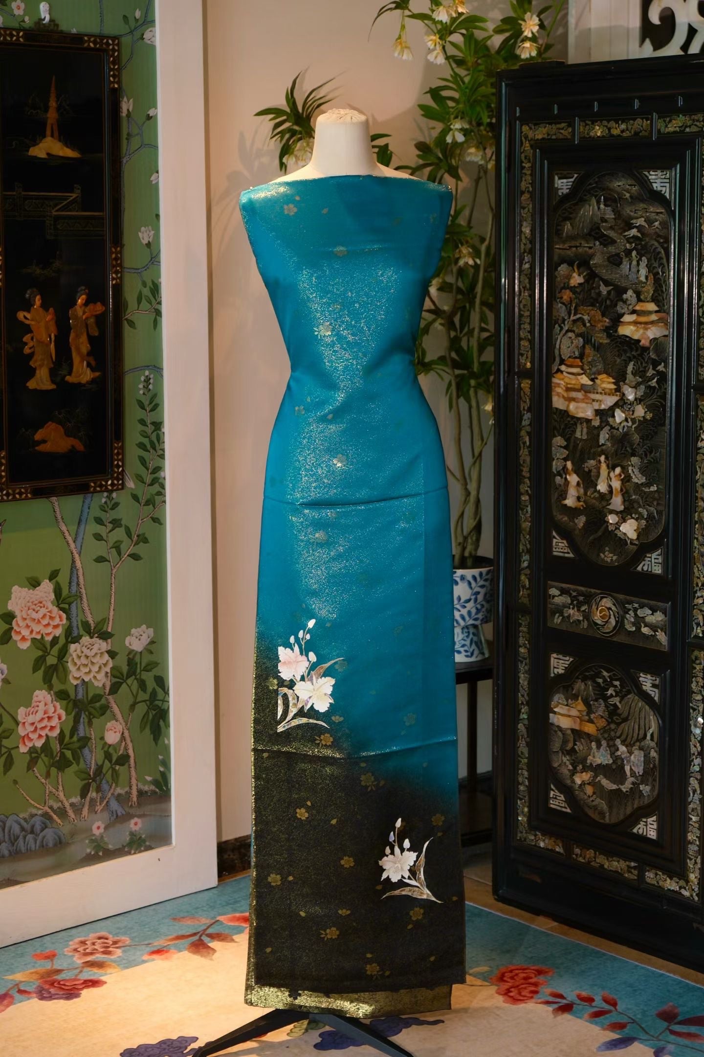 布料名 - 夜海螺光 / Fabric Name - Abyssal Raden Orchid