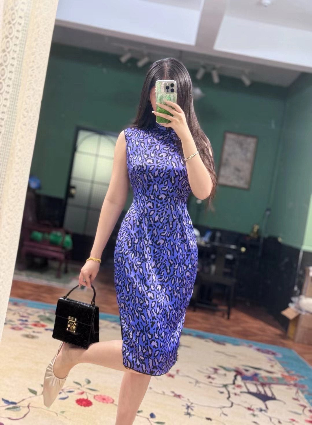 客定结缘 - 摩登魅影：紫罗兰豹纹修身旗袍 | Customized Design - Modern Allure: Violet Leopard Print Slim Qipao