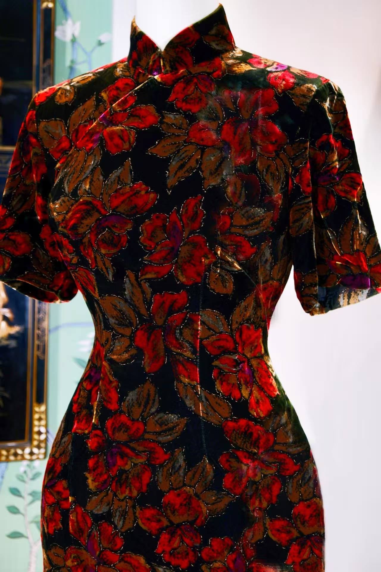 60年代 - 香港产手绘描金油画古董旗袍| 1960s - A Vintage Hong Kong Hand-Painted Gilt-Accented Oil-Paint Cheongsam