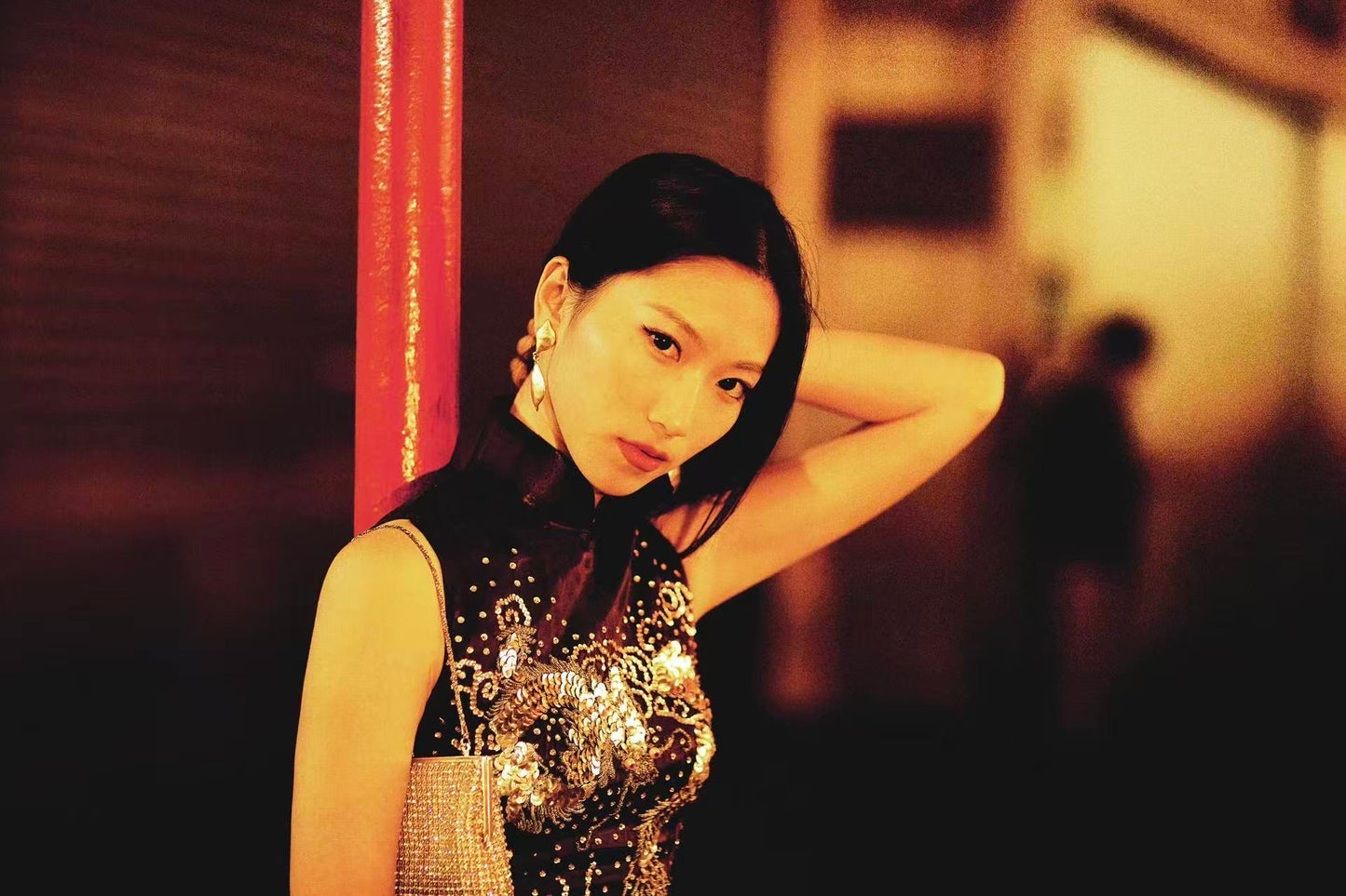 60年代 - 夜霓虹·黑缎银珠潮绣龙凤呈祥古董旗袍 | 1960s - Neon Night: Vintage Cheongsam in Black Satin with Silver Pearl Chao Embroidery of the Dragon & Phoenix