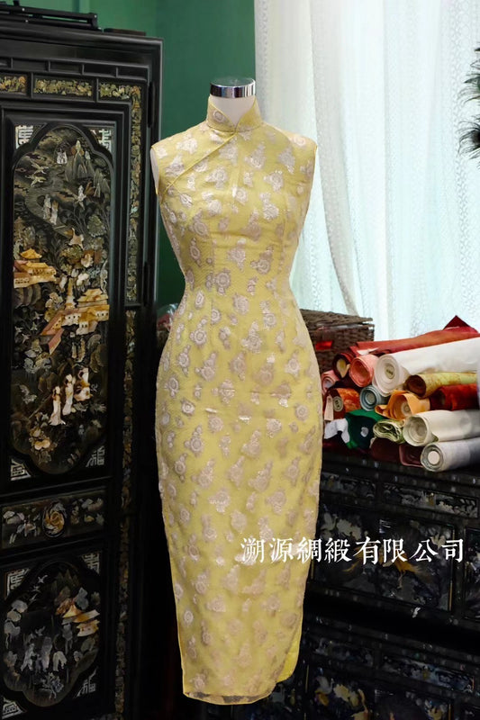 60年代 - 华丽亮黄银光花纹无袖旗袍 | 1960s - Luxurious Metallic Floral Sleeveless Cheongsam