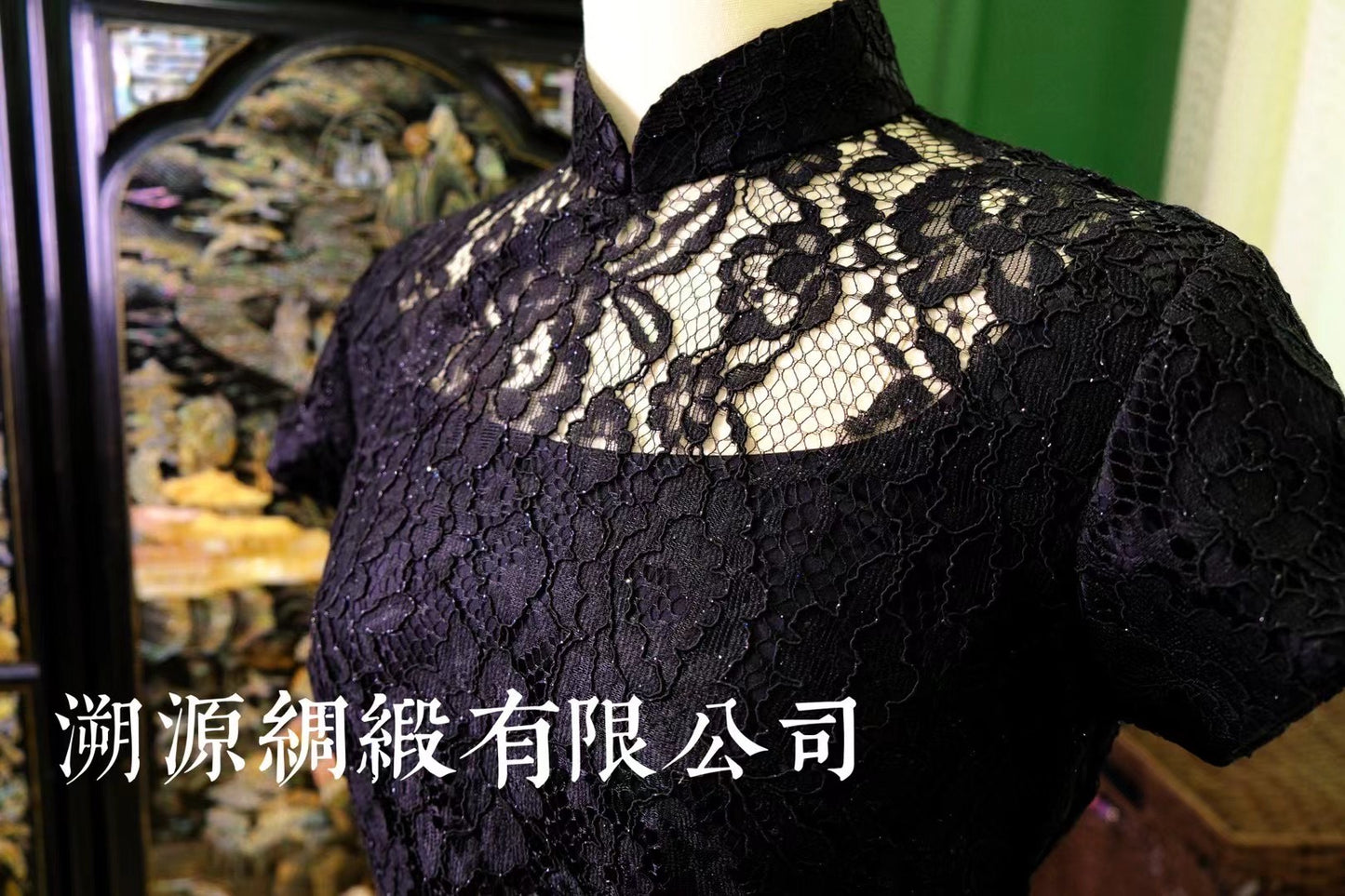 客定结缘 - Maxmara手作法蕾系列·客定挖胸设计·高雅黑色蕾丝·港式修身旗袍 | Customized Design - Handcrafted French Lace Series, Customer-Ordered Cut-out Chest Design, Elegant Black Lace, Hong Kong Style Fitted Qipao