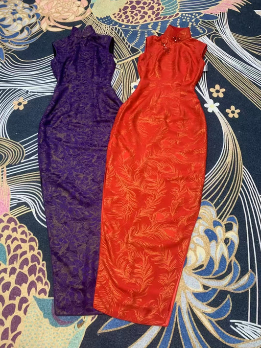 客订结缘 -《织金双姝 · 紫焰丹华》—— 典藏级雍容紫色与热烈红色，金丝暗纹长款礼服旗袍 | Customized Design - "Gilded Gemini · Violet Flame & Vermilion Bloom" — Collector's Brocade Long Cheongsam Gowns in Regal Purple and Passionate Red