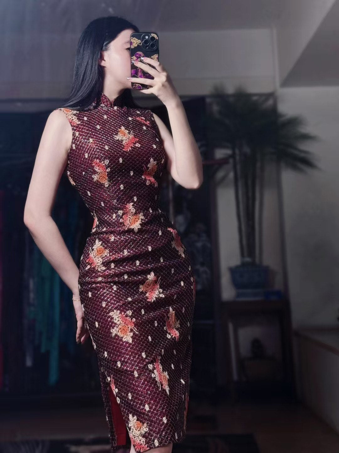 60年代 - 六零年代・影星雙姝：勃艮第織金植絨玫瑰＆祖母綠撞色閃爍織金古董港式旗袍珍藏 / 1960s - The Sixties Starlets Duo: Burgundy Gold-Woven Flocked Rose & Emerald Color-Block Shimmer Antique Hong Kong Qipao Collection