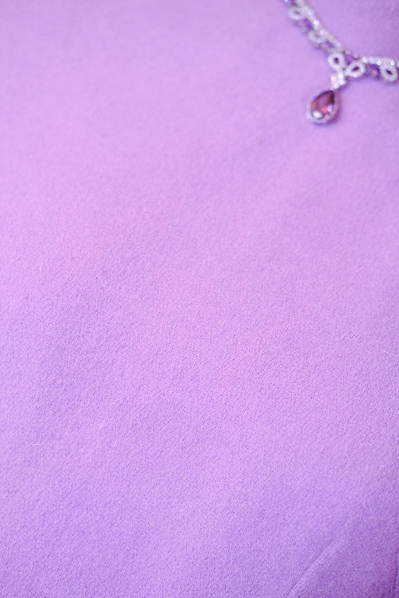 60年代 - 紫韵流光：香芋色小山羊绒的优雅叙事 | 1960s - Purple Rhyme and Flowing Light: An Elegant Narrative of Taro-Purple Baby Cashmere