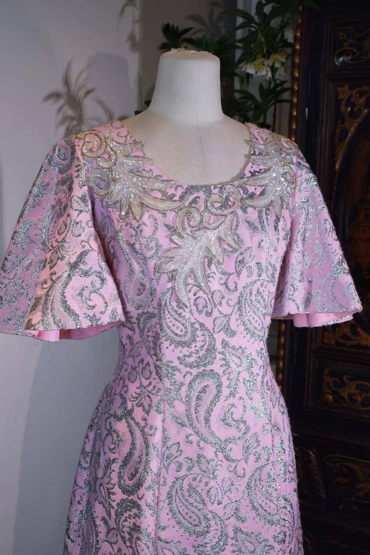Vintage钉珠礼服 - 海上花列传：六十年代香港织金钉珠古董裙 | Vintage Beaded Dress - Flowers of the Haunted Sea: 1960s Hong Kong Vintage Gowns with Gold Brocade and Hand-Beading