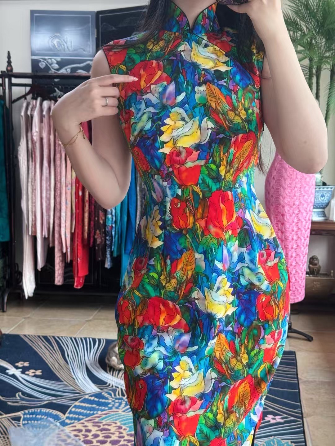 客订结缘 -  【霓虹花海·盛夏鎏光·泼彩印画旗袍】| Customized Design - 【Neon Floral Ocean · Summer Glimmer · Splash-Color Print Qipao】