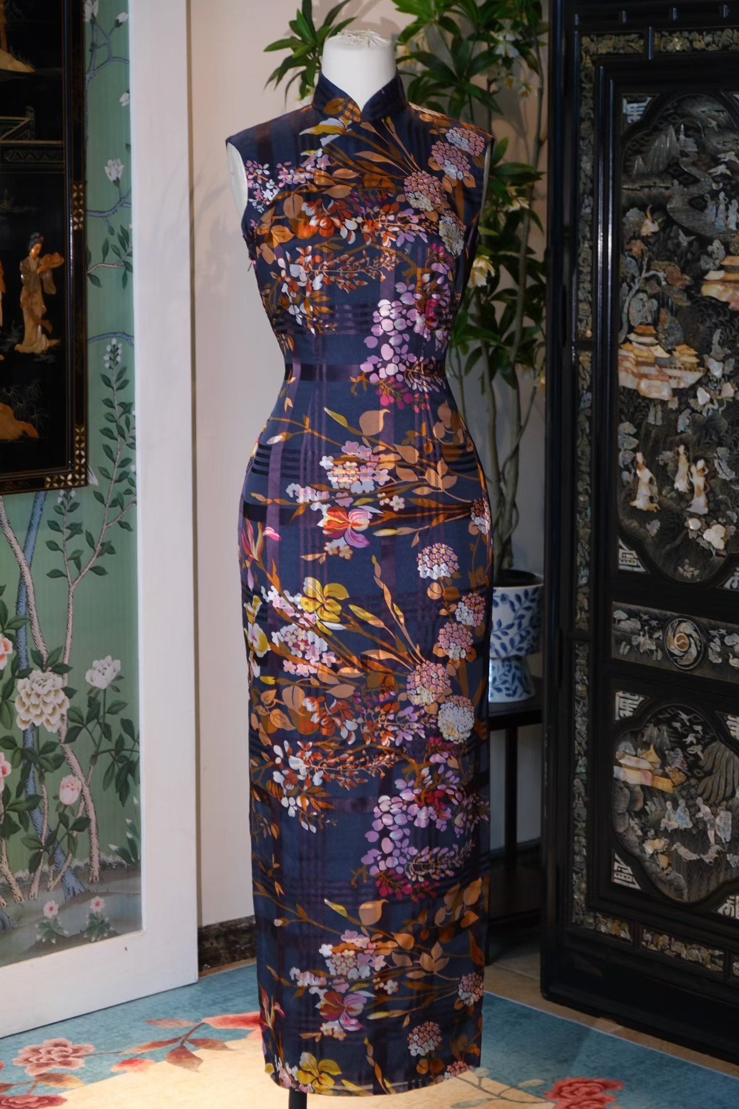 60年代 - 夜幕花园・繁花菱格纹薄纱・月下暗香古董港式旗袍 / 1960s - Midnight Garden: Floral Diamond Mesh Sheer Vintage Hong Kong Qipao