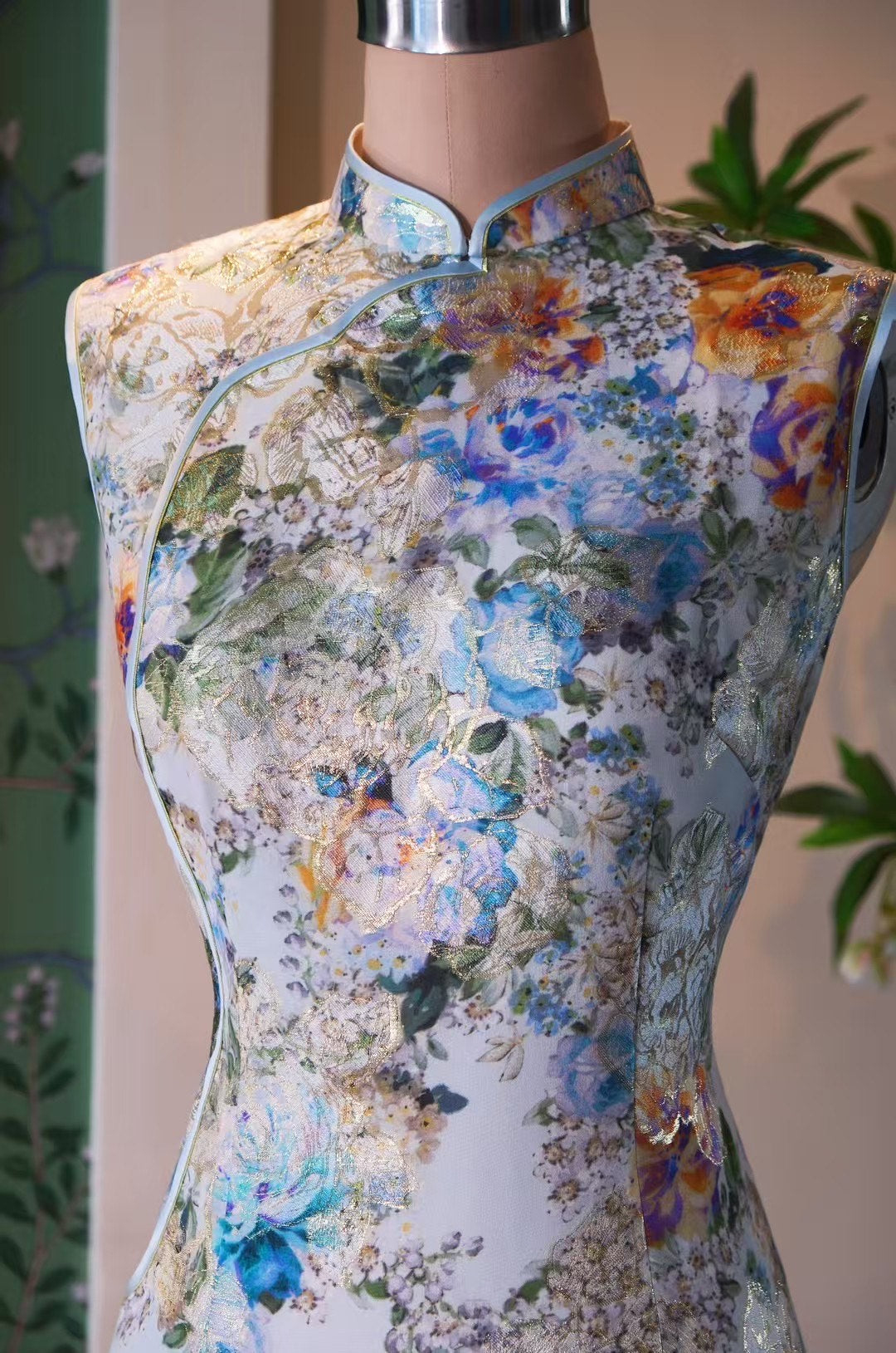 客定结缘 - Ruffo coli 织金莫奈：印象派光影无袖旗袍 |  Customized Design - Ruffo coli Woven Gold: Impressionist Light & Shadow Sleeveless Qipao