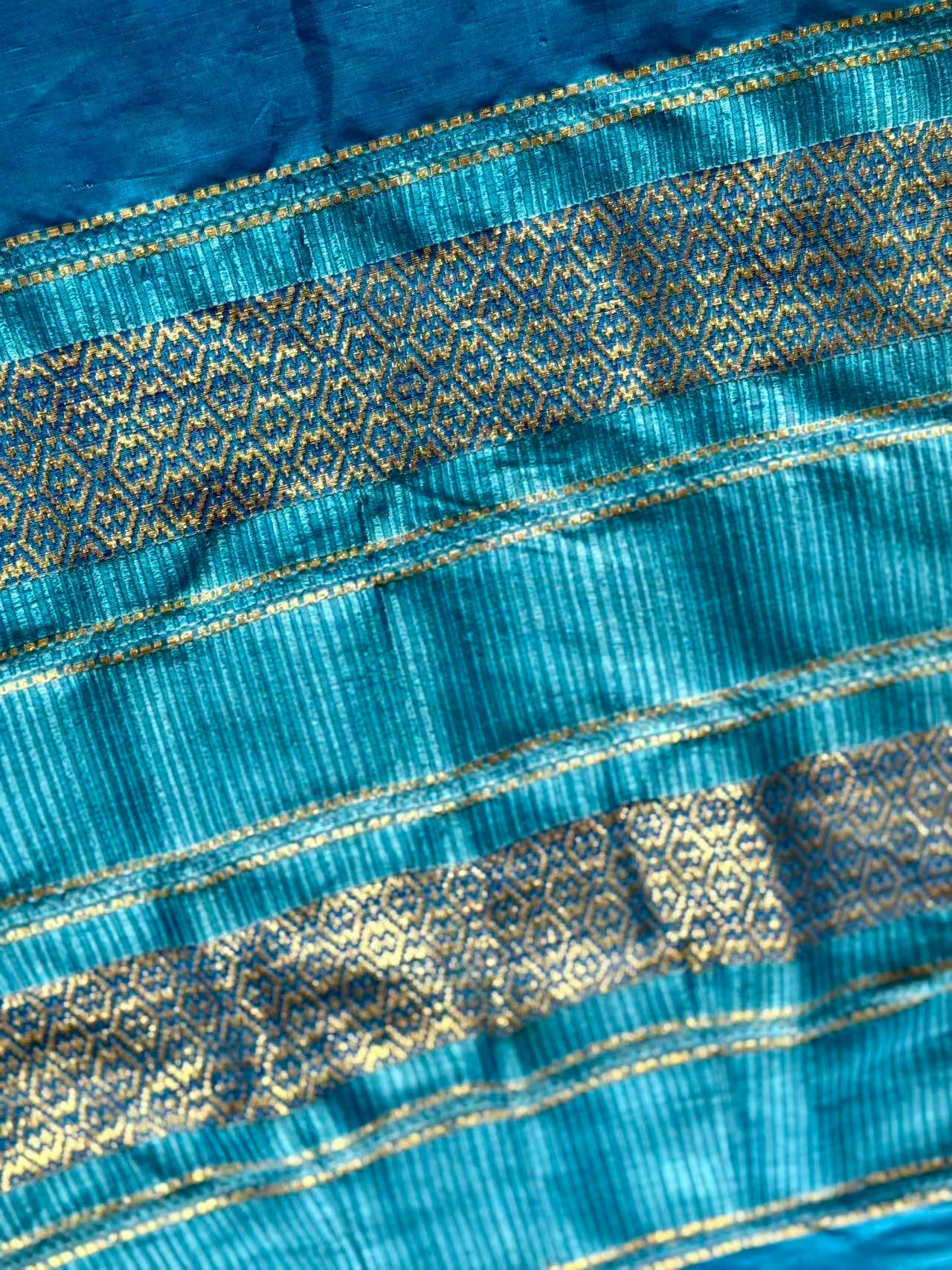 50年代 - 五十年代织金双宫真丝旗袍：香江霓裳的时光密码 | 1950s - 1950s Gold-Woven Double-Cousin Silk Qipao: The Temporal Code of Hong Kong Raiment