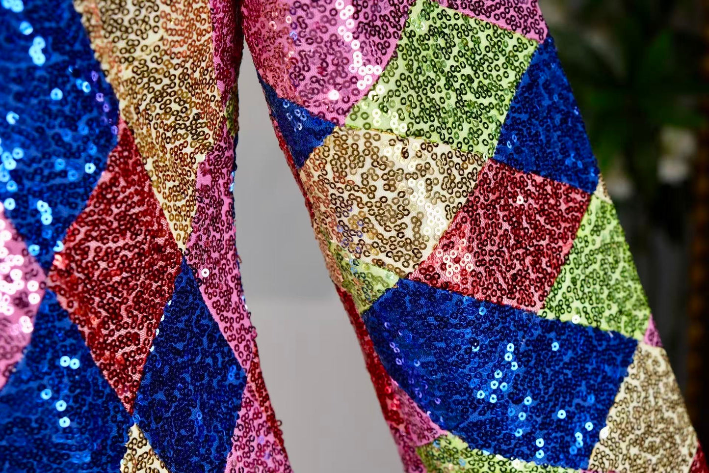 客订结缘 - 叠彩幻影 · 摩登几何序列亮片手工定制旗袍上衣 | Customized Design -  Chromatic Mirage: Modern Geometric Sequence Hand-Tailored Sequin Cheongsam Top