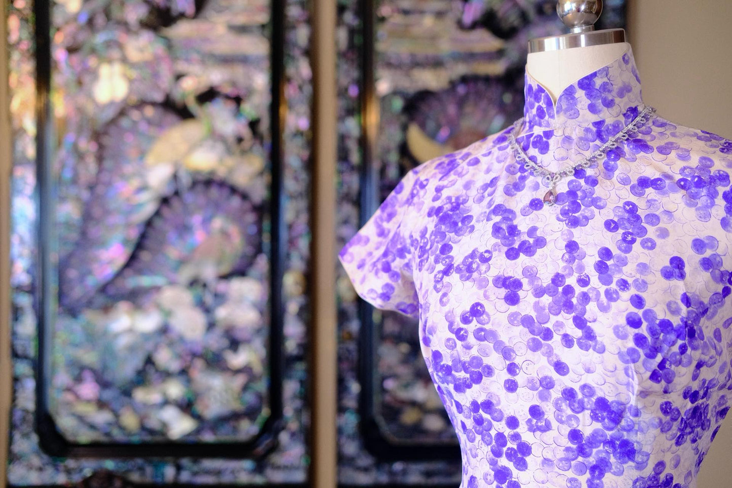 50年代 - 紫雾花影：真丝上的浪漫诗行 | 1950s - Purple Mist and Floral Shadows: A Romantic Poem Rendered on Fine Silk
