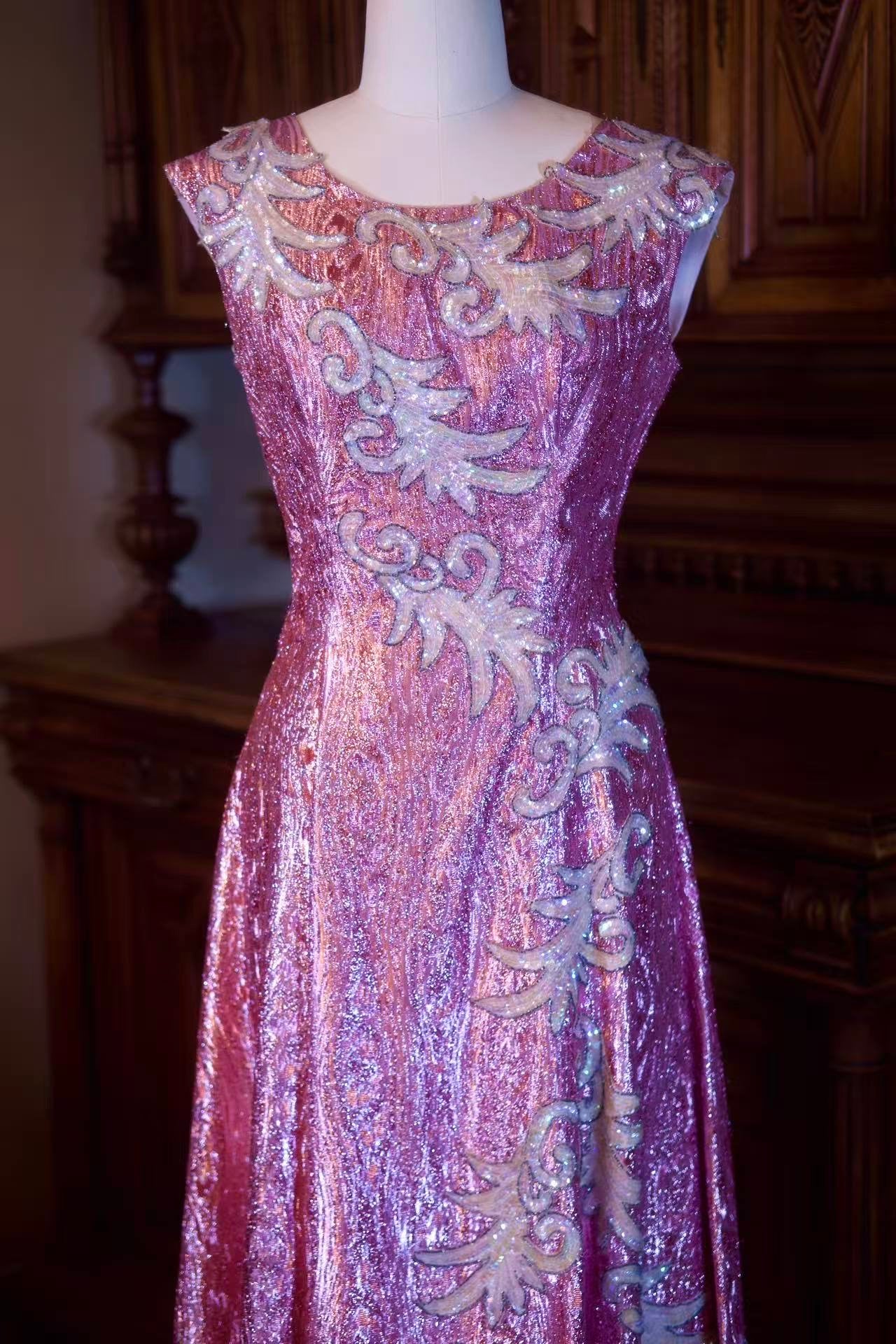 Vintage钉珠礼服 - 海上花列传：六十年代香港织金钉珠古董裙 | Vintage Beaded Dress - Flowers of the Haunted Sea: 1960s Hong Kong Vintage Gowns with Gold Brocade and Hand-Beading