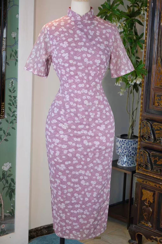 60年代 - 六十年代台湾产雪纺纱机绣印花旗袍：干枯玫瑰里的时光密语 | 1960s - 1960s Taiwan-Made Chiffon Printed Qipao: Whispers of Time in Dried Rose