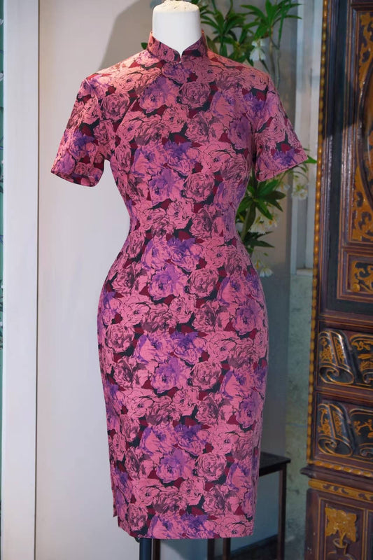 50年代 - 香港产斜纹羊毛水彩玫瑰古董旗袍 | 1950s - A Vintage 1950s Hong Kong Cheongsam in Twill Wool with Watercolor Roses
