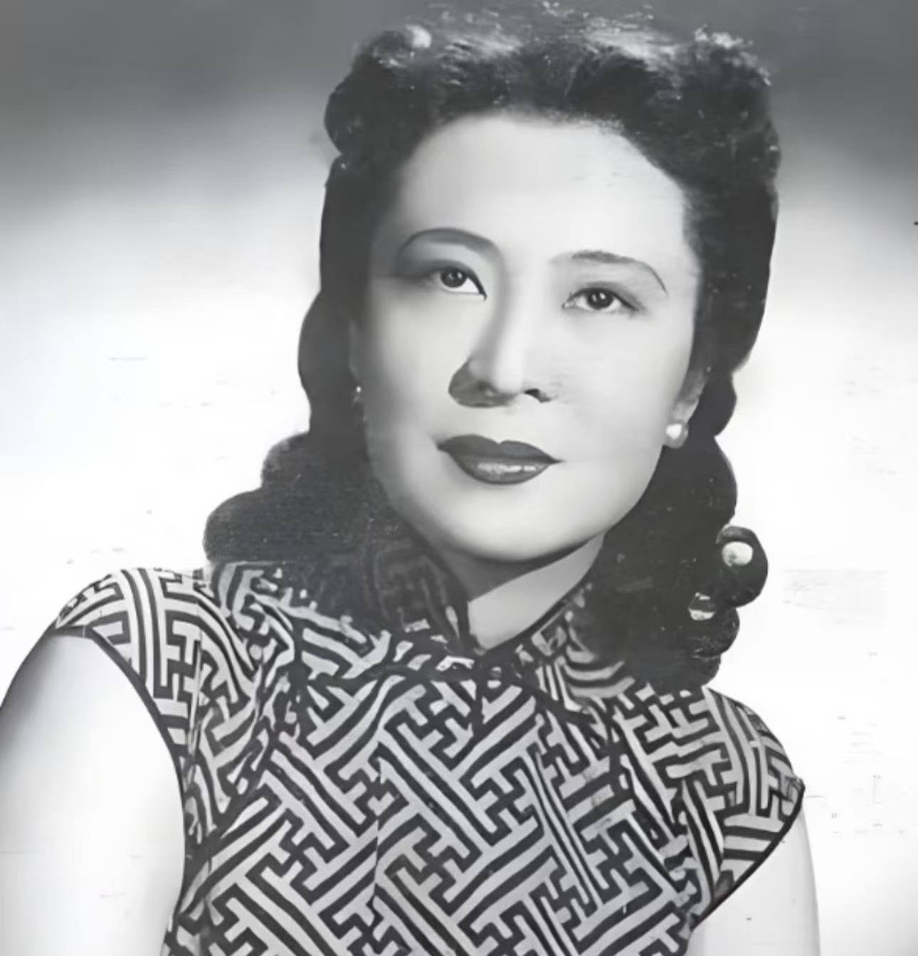 40年代 - 乱世锦绣：四十年代回纹旗袍的百年孤寂_HL | 1940s - Splendor Amidst Chaos: The Century-Long Solitude of a 1940s Fret-Pattern Qipao_HL