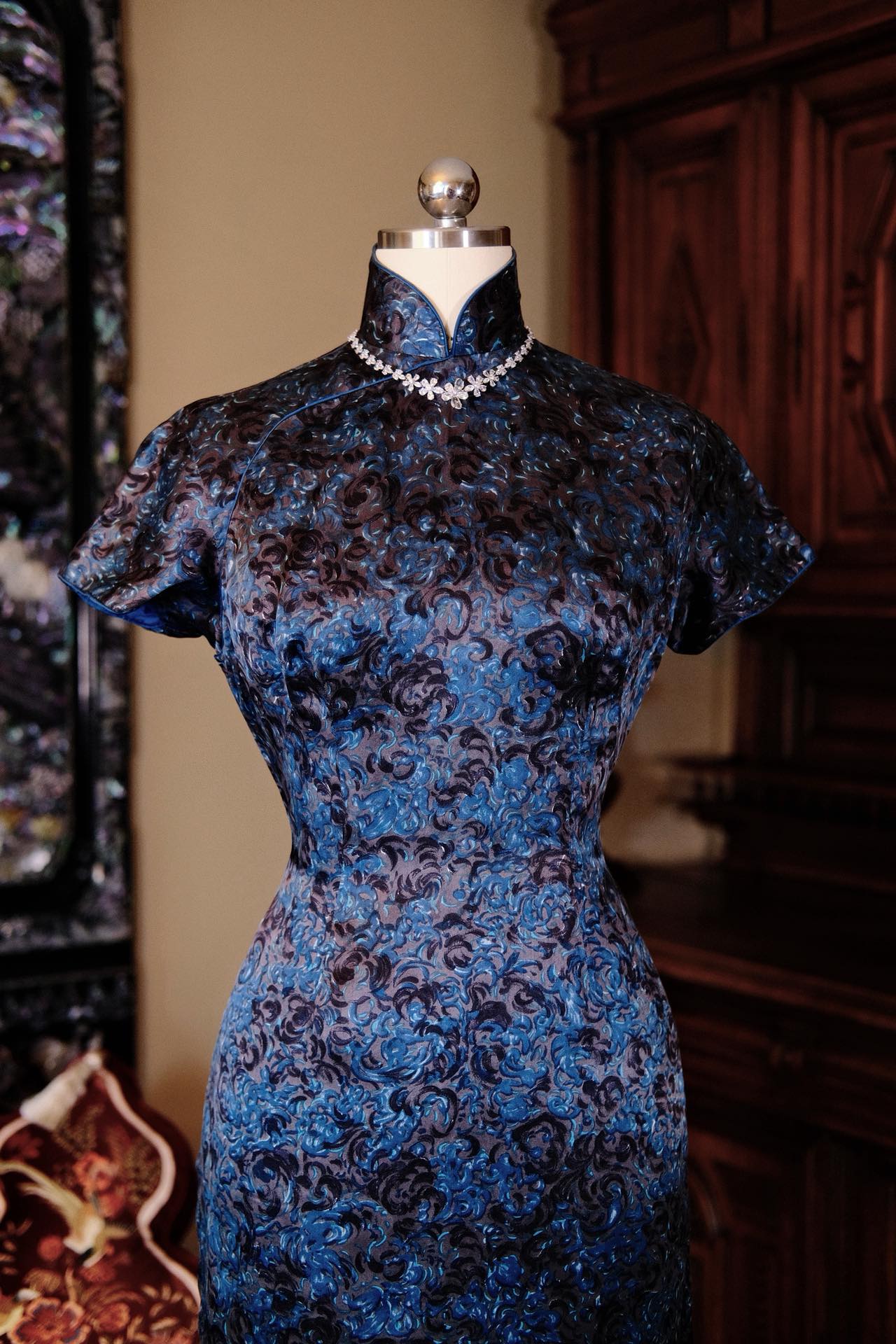 50年代 - 蓝调繁花：油画真丝里的五十年代绮梦_HY | 1950s - Blue Melody and Abundant Blossoms: A 1950s Impressionist Dream Woven in Oil-Painting Silk_HY