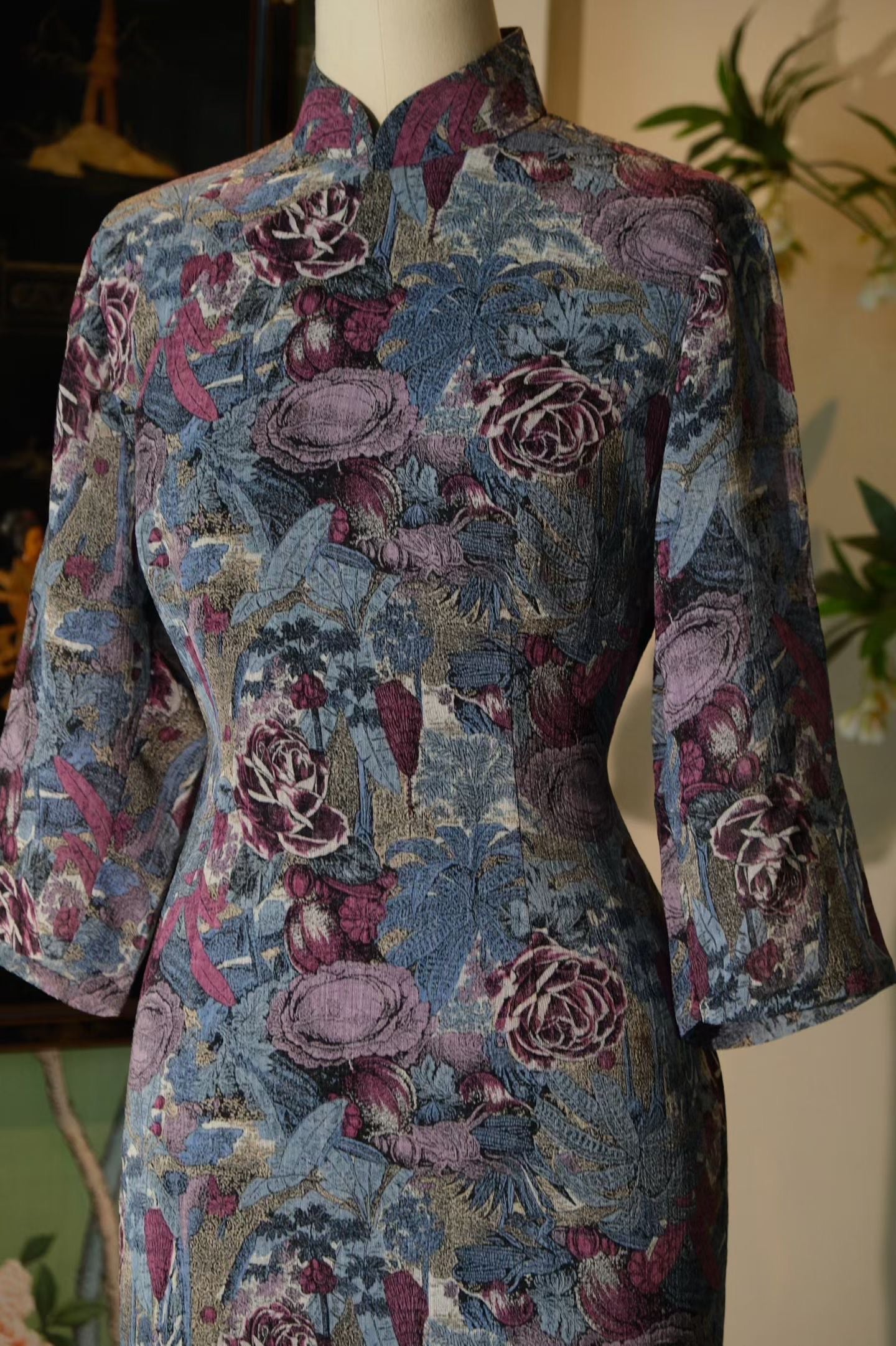 50年代 - 莫奈烟霭法国亚麻抽象香港产古董旗袍 / 1950s - Monet's Mist: A 1950s Hong Kong Vintage Qipao in Abstract Floral French Linen, Inspired by Impressionism