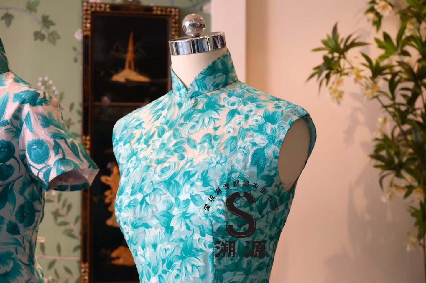 60年代 - 「薄荷海鹽・雙生花」：1960年代風格清涼水藍色調花卉印花短袖及無袖修身旗袍對組 | 1960s - "Mint Sea Salt・Twin Blossoms": 1960s Hong Kong Style Cool Aqua-Toned Floral Print Short-Sleeve and Sleeveless Slim-Fit Qipao Duet