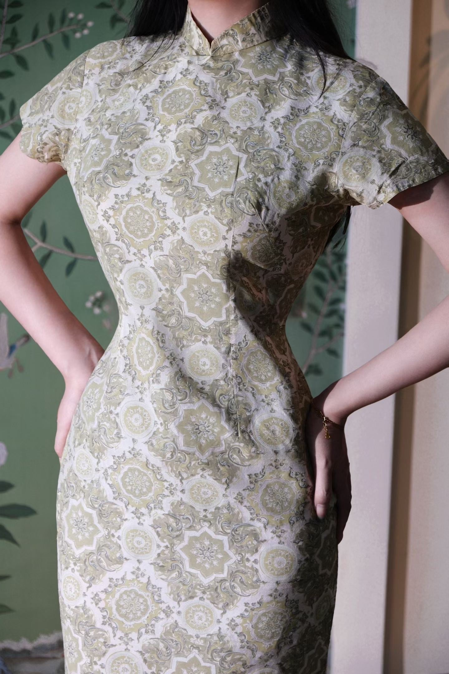 50年代 - 静默的时光：Vintage 50年代印度双宫真丝宝相花纹古董港产旗袍 / 1950s - Silent Serenity: Vintage 50s Antique Hong Kong Made Cheongsam in Indian Dupioni Silk with Baoxiang Floral Motif