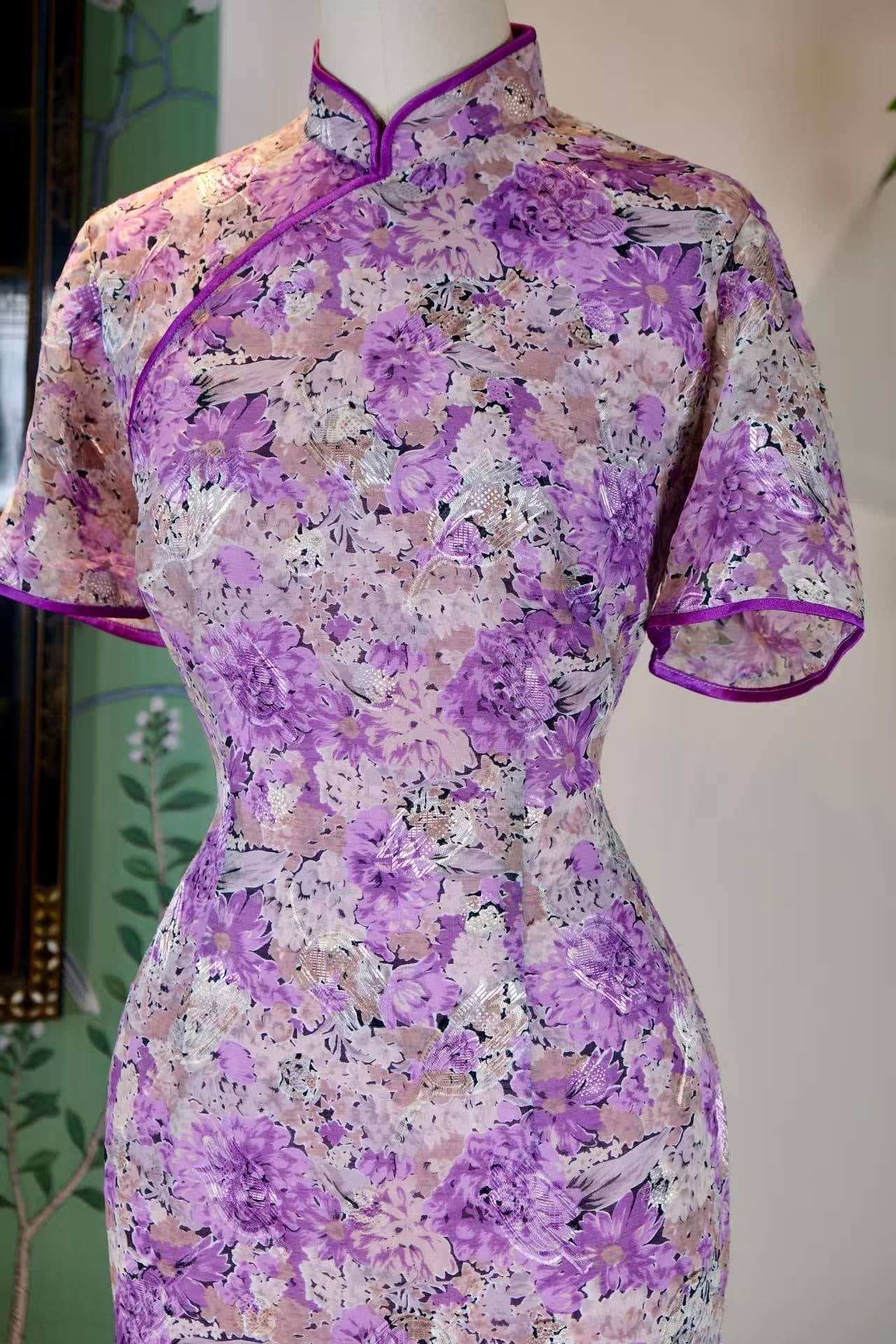 60年代 - 星点落英·六十年代台湾雪纺提花银线郁金香暗纹古董旗袍 | 1960s - Stardust Petals: A 1960s Taiwanese Vintage Cheongsam with Chiffon Jacquard, Silver-Thread Tulip Motif