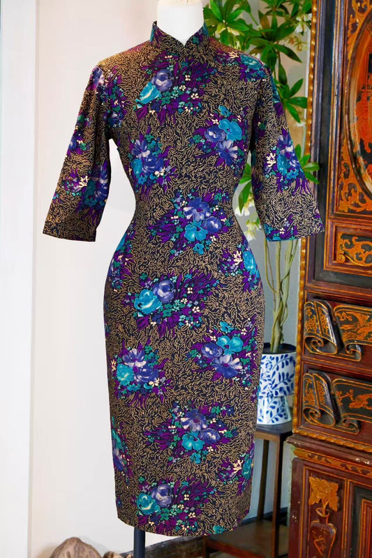 60年代 - 墨染蓝紫·台湾旧时光水彩花卉东方美学叙事古董旗袍 | 1960s - Ink-Dyed Blue-Violet: A Vintage Taiwanese Old Time Cheongsam Narrating Oriental Aesthetics through Watercolor Florals