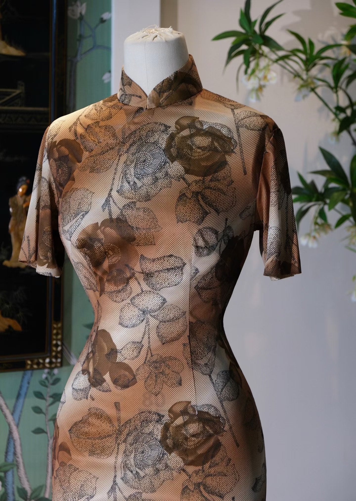 60年代 - 时光邮票・美拉德干枯玫瑰・波普底纹古董港式旗袍 / 1960s - Sepia Bloom: Burnt Orange & Dried Rose Print Vintage Hong Kong Qipao with Pop Art Ground