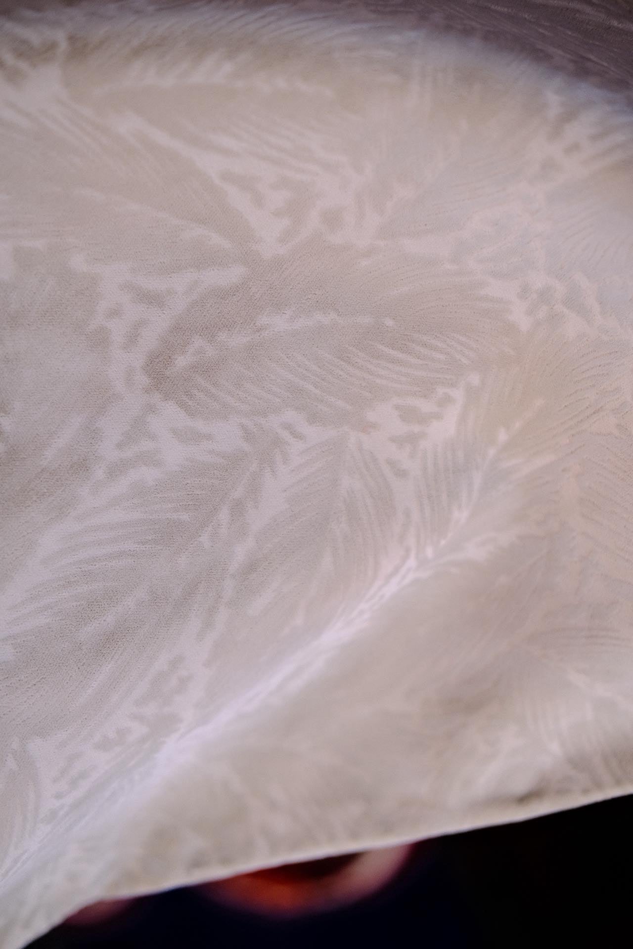 60年代 - 浅咖暗纹：真丝绒里的岁月静好 | 1960s - Light Coffee Imprinted Lines: Time’s Serenity Contained Within Silk Velvet