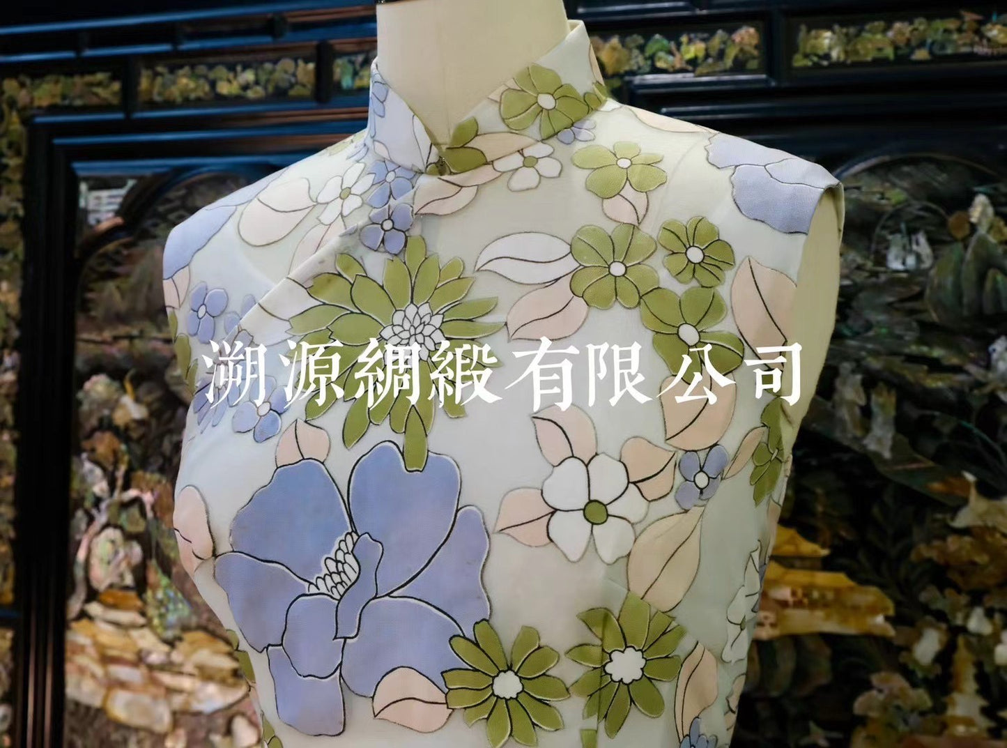 60年代 - 摩登珍藏：小清新麻纱挖胸无袖长款港袍（蓝绿色柔和花卉）| 1960s - Vintage Collection: Soft Pastel Floral Organza/Gauze Sleeveless Qipao (Mod Sheath Design)